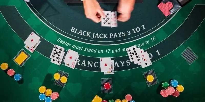 Cách Chơi Xì Dách Online Cơ Bản Và Nâng Cao Mới Cập Nhật 3 Chia bài cho các tay con trước và nhà cái nhận sau cùng